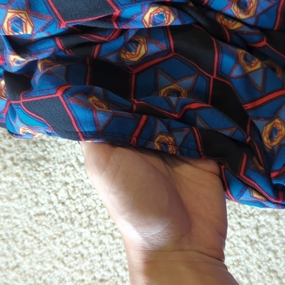 LuLaRoe Patriotic USA Red & Blue Star Print on Black Stretch Waist Skirt Size M - Picture 6 of 6